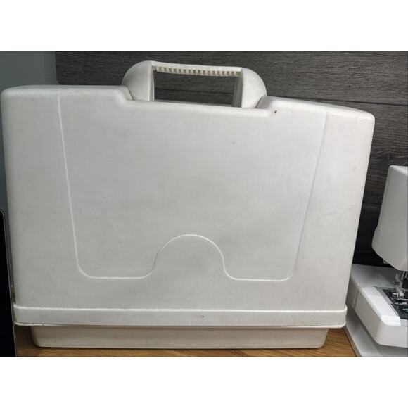 Husqvarna Viking Daisy 315 Sewing Machine Tested w/ Pedal Manuals & Case Sweden - Picture 4 of 11